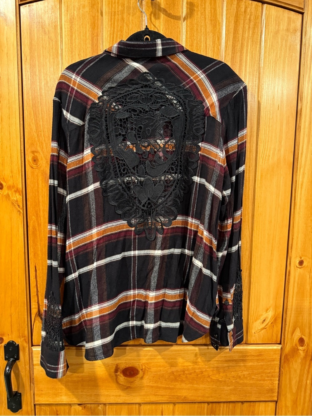 Shyanne Lace Flannel - Picture 4 of 5